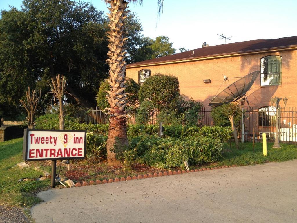 Tweetys 9 Diamond Inn Houston Exterior photo